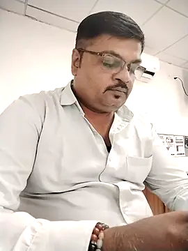 Snapshot of Desi_Londa_143 chatting on 09/25/25, 04:49 Desi Londa 143 online show from 09/25/25, 04:49