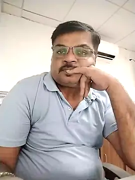 Snapshot of Desi_Londa_143 chatting on 10/04/25, 04:21 Desi Londa 143 online show from 10/04/25, 04:21