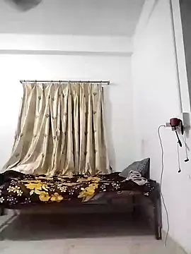 Snapshot of Desi_Londa_143 chatting on 10/15/25, 05:02 Desi Londa 143 online show from 10/15/25, 05:02