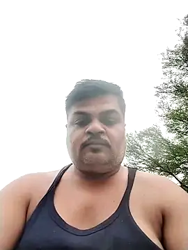 Snapshot of Desi_Londa_143 chatting on 10/23/25, 01:16 Desi Londa 143 online show from 10/23/25, 01:16