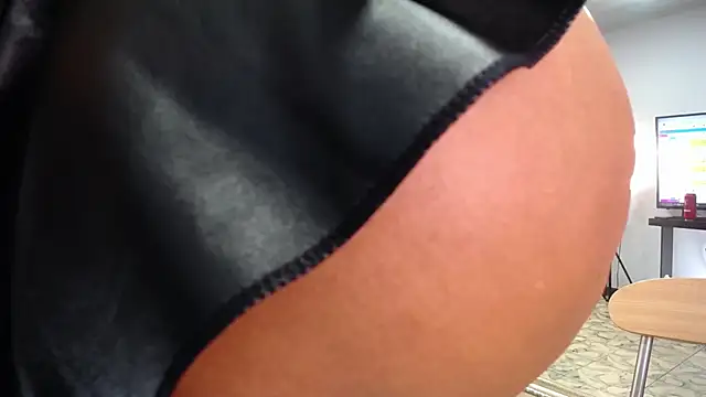 S Mia online show from 01/28/25, 05:54