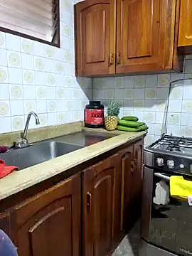 S Mia online show from 02/05/25, 04:03