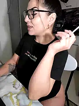 hot-babygirl online show from 02/04/25, 07:00