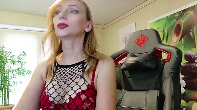 Snapshot of HotLana69 chatting on 02/15/25, 03:50 HotLana69 online show from 02/15/25, 03:50