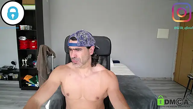 samricci21 online show from 04/17/26, 01:58