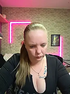 Snapshot of Melissa1994- chatting on 05/14/26, 05:42 Melissa1994- online show from 05/14/26, 05:42