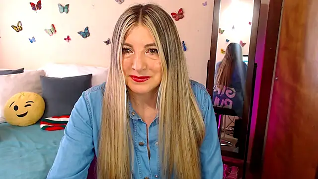 Jolie-Mature online show from 10/17/25, 08:44