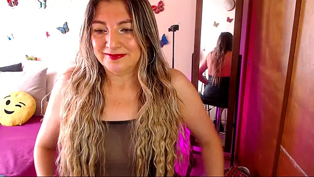 Jolie-Mature online show from 03/15/26, 05:41