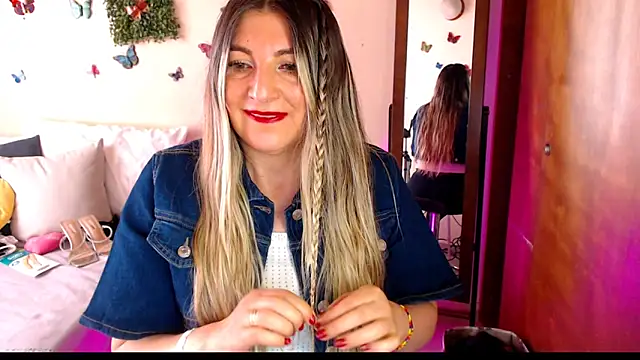 Snapshot of Jolie-Mature chatting on 04/23/26, 07:16 Jolie-Mature online show from 04/23/26, 07:16