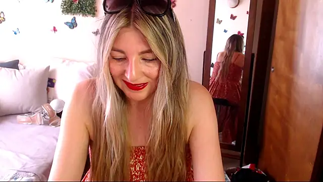 Snapshot of Jolie-Mature chatting on 05/15/26, 08:27 Jolie-Mature online show from 05/15/26, 08:27