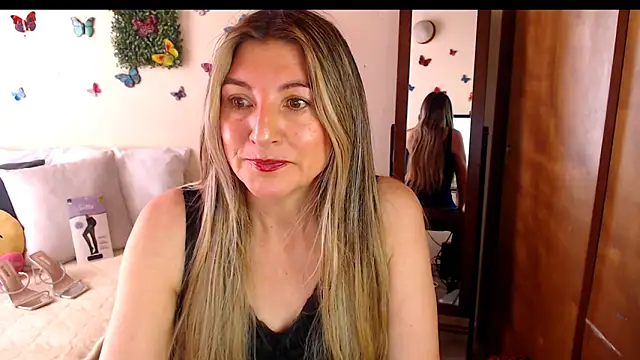 Snapshot of Jolie-Mature chatting on 06/22/26, 09:23 Jolie-Mature online show from 06/22/26, 09:23
