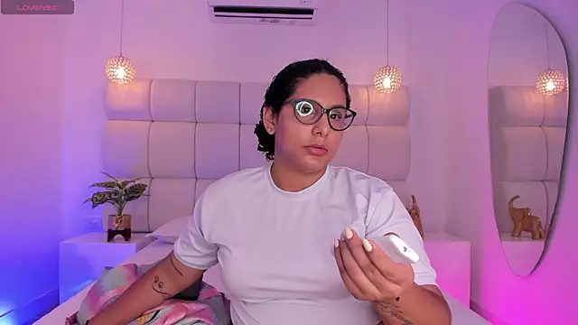 DanielleEvans  online show from 11/02/25, 11:23