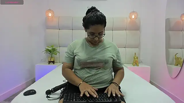 DanielleEvans  online show from 11/17/25, 11:27