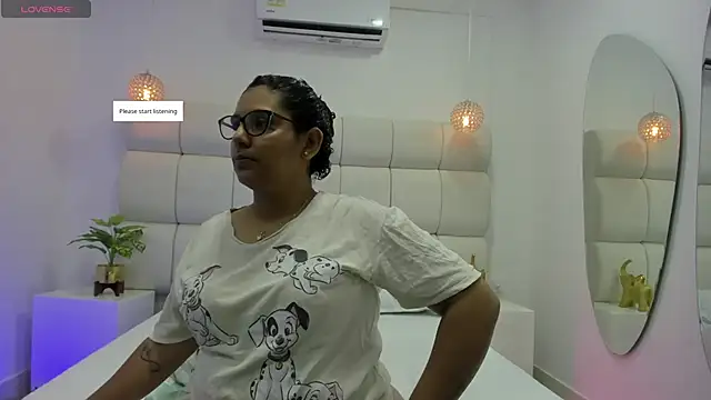 DanielleEvans  online show from 11/19/25, 11:10