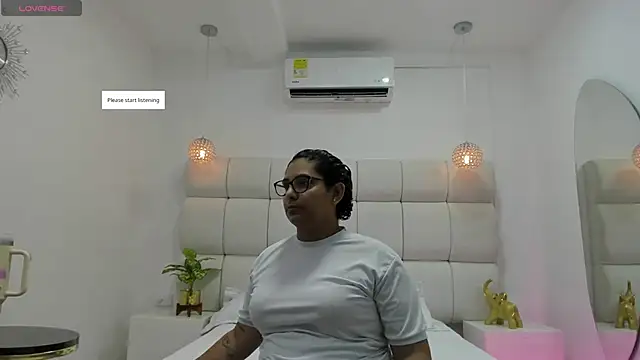 DanielleEvans  online show from 11/25/25, 11:21