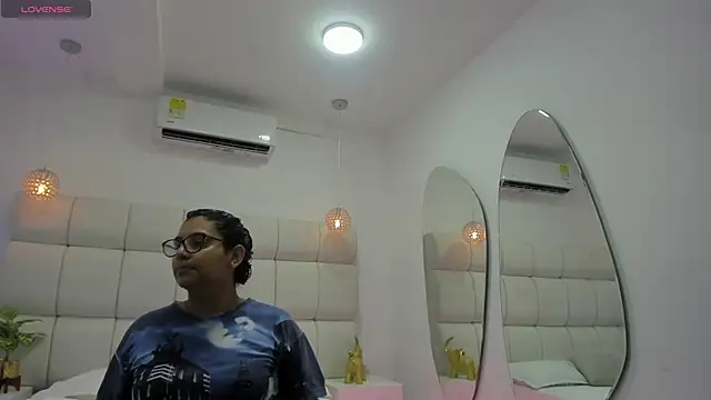 DanielleEvans  online show from 11/30/25, 11:14