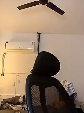 Snapshot of _IRRESISTIBLE_ chatting on 01/21/25, 02:15 IRRESISTIBLE online show from 01/21/25, 02:15