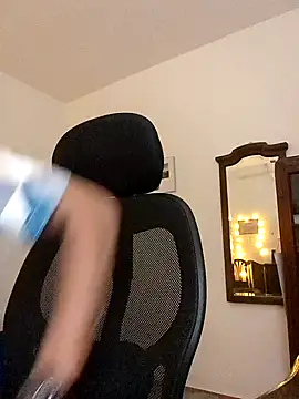 Snapshot of _IRRESISTIBLE_ chatting on 02/18/25, 05:53 IRRESISTIBLE online show from 02/18/25, 05:53