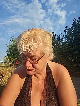 Snapshot of milfchantal4 chatting on 06/28/26, 05:24 milfchantal4 online show from 06/28/26, 05:24