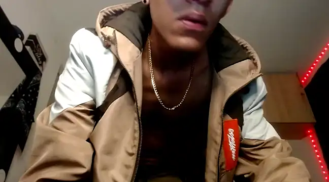 Snapshot of Samuel_Suarez chatting on 02/15/25, 07:16 Samuel Suarez online show from 02/15/25, 07:16