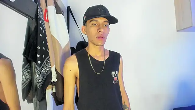 Snapshot of Samuel_Suarez chatting on 03/18/25, 01:43 Samuel Suarez online show from 03/18/25, 01:43