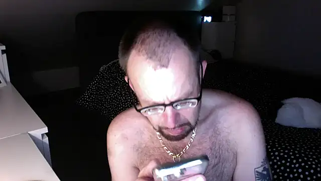 Snapshot of FABIOGLASSES chatting on 07/20/26, 01:42 FABIOGLASSES online show from 07/20/26, 01:42