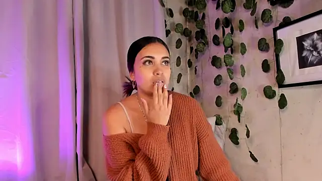 aisha es online show from 02/19/25, 11:04