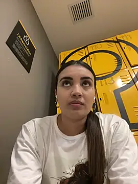 aisha es online show from 03/12/25, 01:58