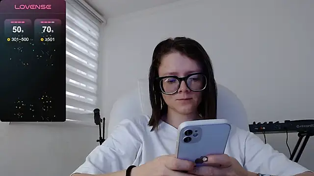 Snapshot of Arya_starrk chatting on 12/23/24, 02:17 Arya starrk online show from 12/23/24, 02:17