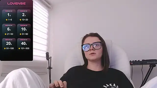 Snapshot of Arya_starrk chatting on 01/06/25, 02:14 Arya starrk online show from 01/06/25, 02:14