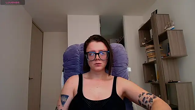 Snapshot of Arya_starrk chatting on 10/19/25, 02:40 Arya starrk online show from 10/19/25, 02:40