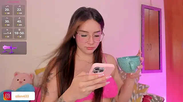 Snapshot of olivia__s chatting on 03/23/25, 03:10 olivia s online show from 03/23/25, 03:10