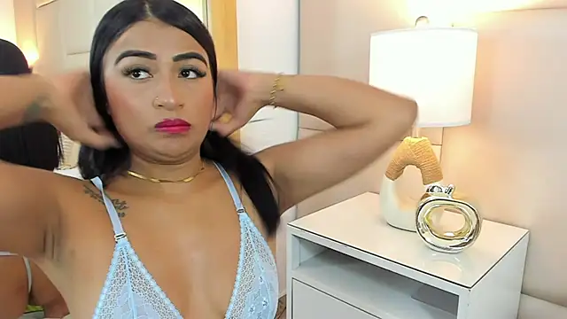 AntoniaRoss  online show from 11/14/25, 12:59