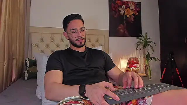 Snapshot of Josseph1_ chatting on 03/18/25, 02:36 Josseph1  online show from 03/18/25, 02:36