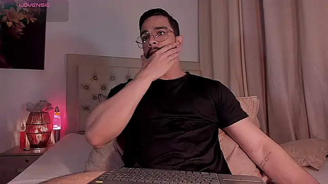 Snapshot of Josseph1_ chatting on 10/21/25, 11:49 Josseph1  online show from 10/21/25, 11:49