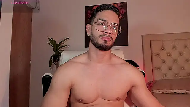 Snapshot of Josseph1_ chatting on 10/28/25, 10:01 Josseph1  online show from 10/28/25, 10:01