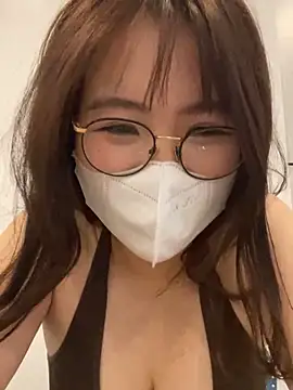 Onee-Chew online show from 04/11/26, 10:30