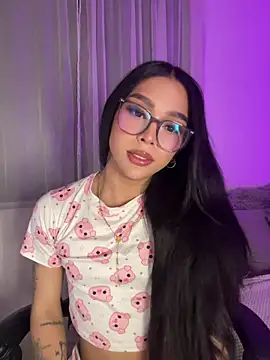 Snapshot of Samantha_Bernardo chatting on 04/19/26, 05:18 Samantha Bernardo online show from 04/19/26, 05:18