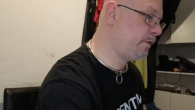 Snapshot of sklave-von-herrin-andrea chatting on 05/20/26, 05:52 sklave-von-herrin-andrea online show from 05/20/26, 05:52