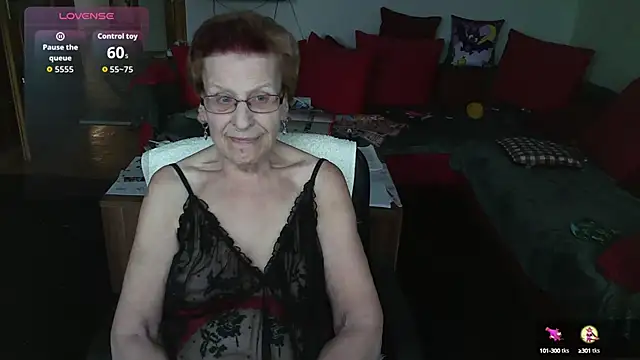 HeisseomaOriginal online show from 10/19/25, 07:20