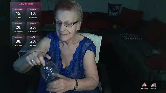 HeisseomaOriginal online show from 11/26/25, 08:15