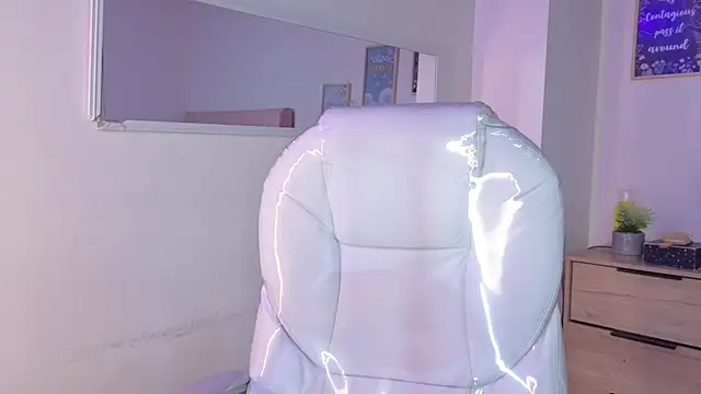 bluee hazell online show from 04/21/26, 11:49