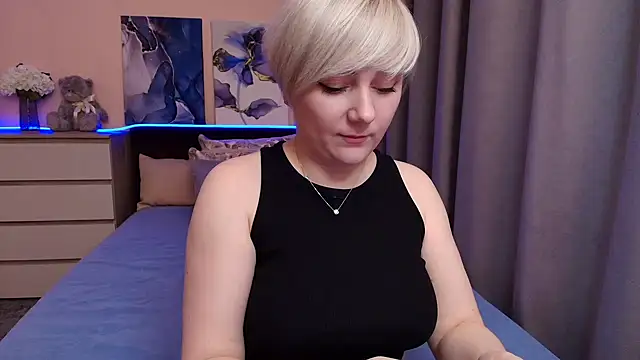 Snapshot of BlondPearl chatting on 07/06/26, 07:49 BlondPearl online show from 07/06/26, 07:49