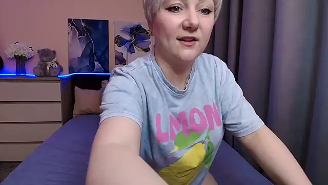 Snapshot of BlondPearl chatting on 07/16/26, 08:37 BlondPearl online show from 07/16/26, 08:37