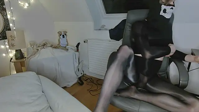 Nyl0nnickb0y online show from 03/18/26, 09:18