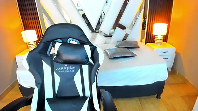 Linda4Petite online show from 10/29/25, 05:58