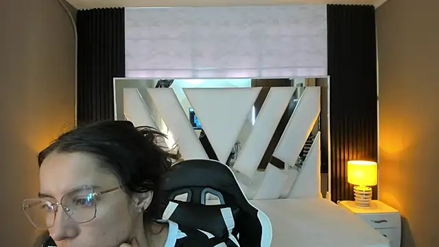 Linda4Petite online show from 12/14/25, 01:05