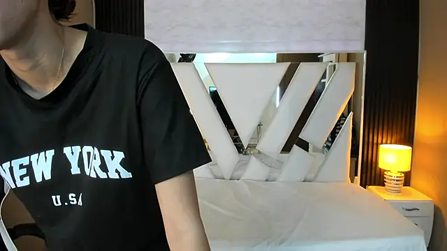 Linda4Petite online show from 12/17/25, 05:52