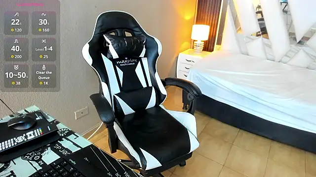 Linda4Petite online show from 03/11/26, 06:03