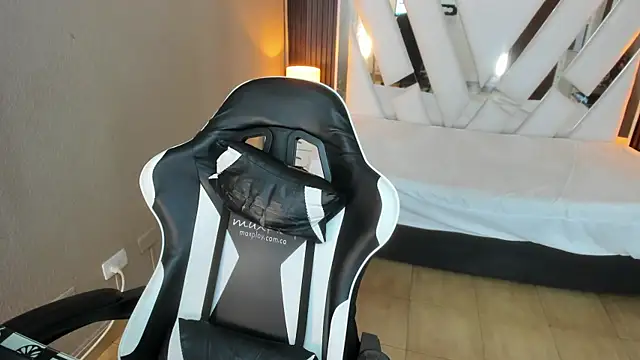 Linda4Petite online show from 04/21/26, 06:01